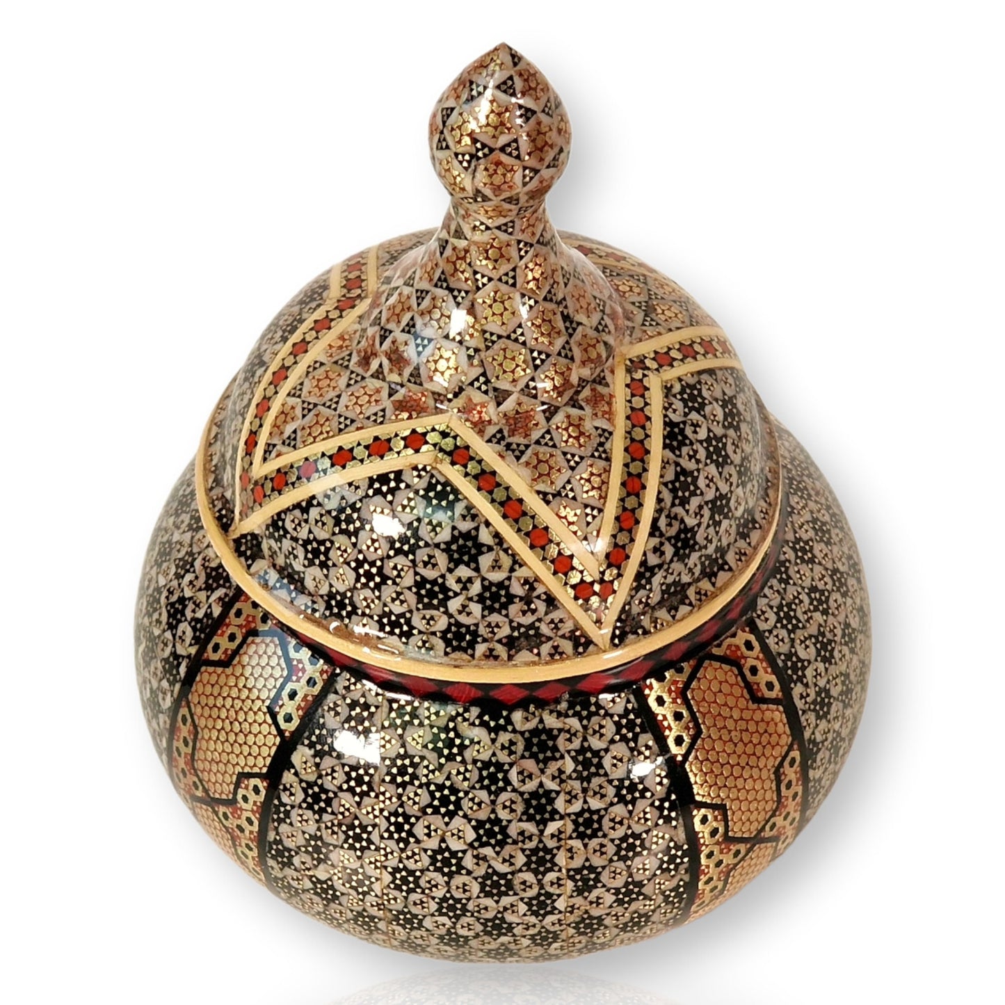 Precioso azucarero de cobre elaborado y decorado a mano empleando la exquisita técnica del arte persa de la marquetería o "khatam kari"