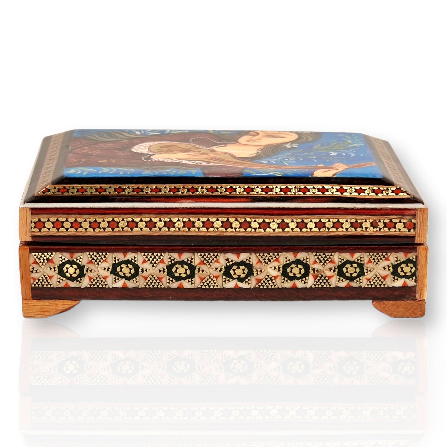 Caja joyero rectangular de madera con marquetería o "khatam kari" pintada a mano con la miniatura de una mujer tocando un laúd persa
