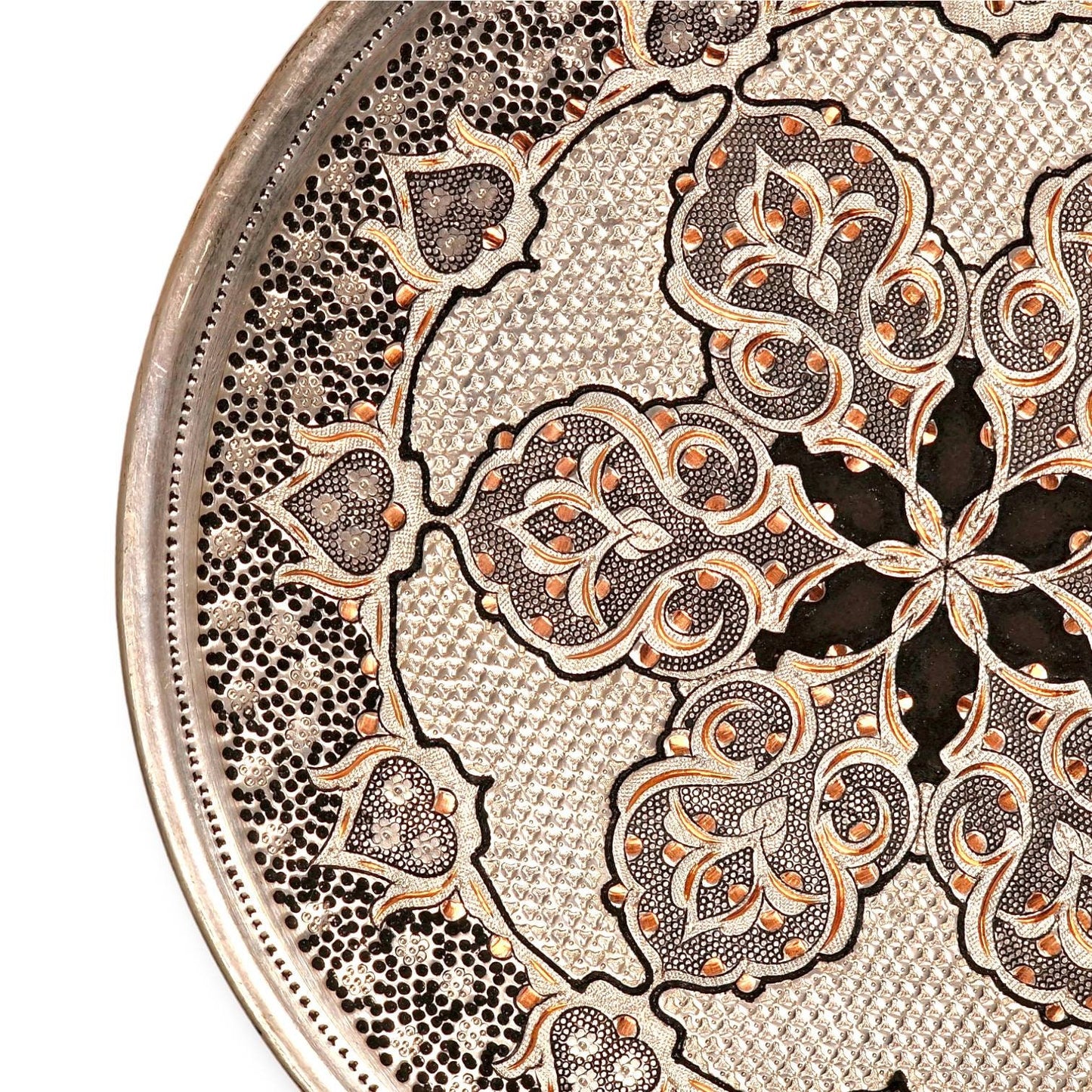Plato decorativo de 25 cm grabado a mano en cobre con el intrincado arte persa del "ghalamzani" y un elegante diseño floral.
