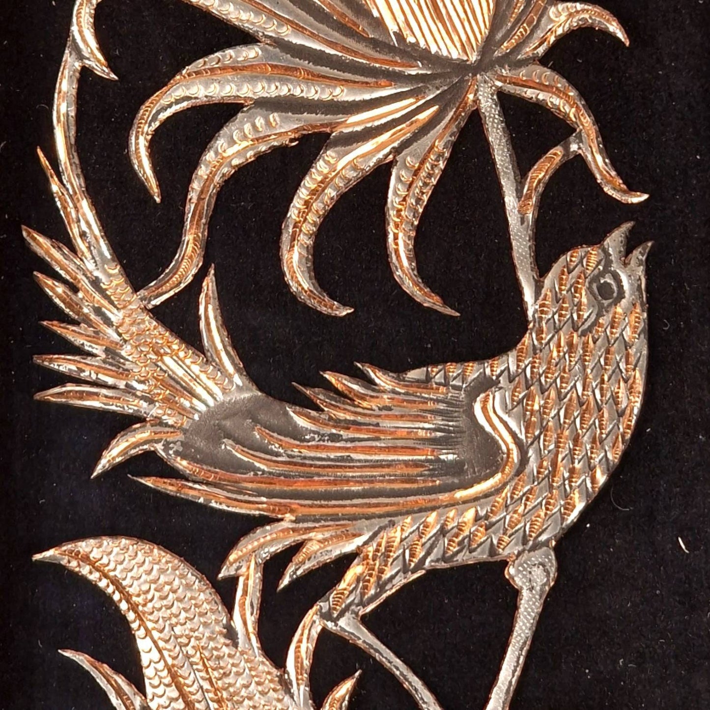 Cuadro de madera con flores y pájaros grabados sobre cobre con el arte persa del "ghalamzani", miniatura y marquetería o "khatam kari".