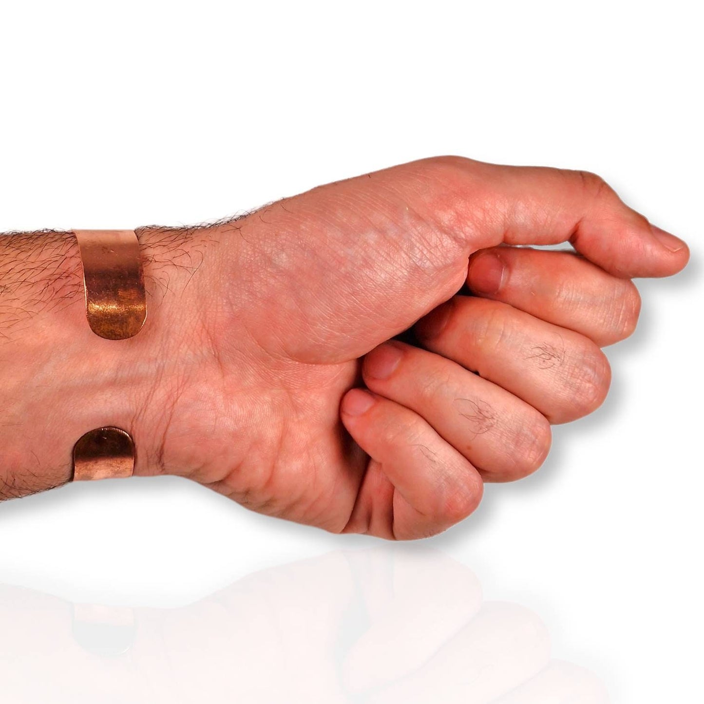 Pulsera ajustable grabada a mano en cobre con el arte persa del "ghalamzani" representando el "faravahar", símbolo del Zoroastrismo.