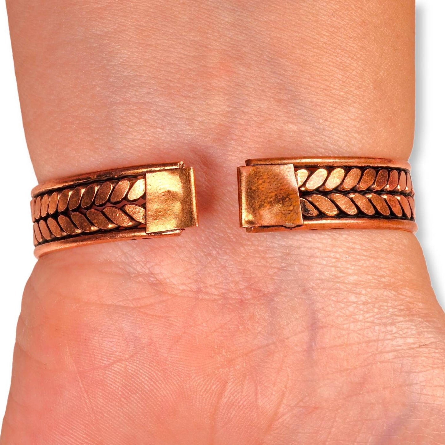 Pulsera ajustable tallada a mano en cobre con el arte persa del "ghalamzani" representando el "faravahar", símbolo del Zoroastrismo.