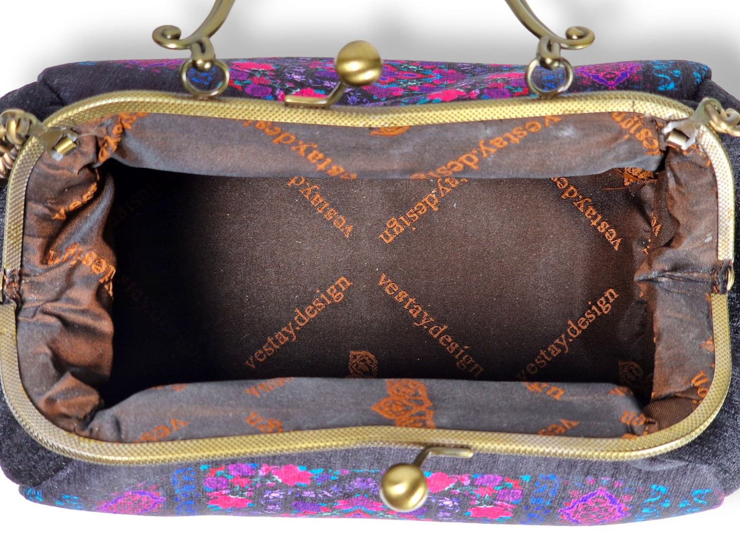 Bolso persa vintage con elegante asa y cadena de bronce y pañuelo cuadrado a juego con un hermoso diseño floral con motivos de "tazhib".