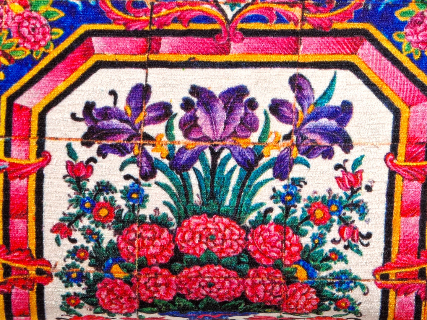 Bolso de cuero sintético azul con cadena dorada y pañuelo cuadrado a juego,inspirados en los azulejos de la Mezquita Nasir ol Molk de Shiraz
