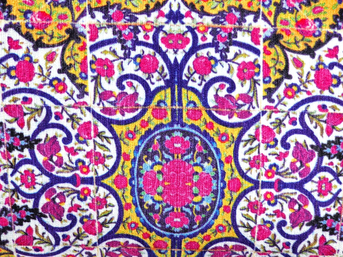 Bolso de cuero sintético con cadena dorada y pañuelo cuadrado a juego, inspirados en los azulejos de la Mezquita Nasir ol Molk de Shiraz