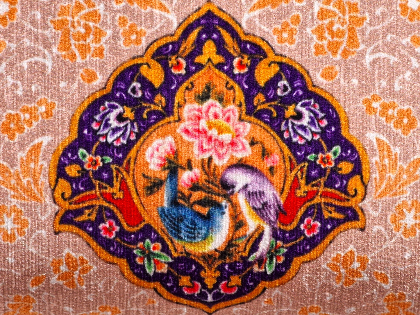 Bolso de cuero sintético con media cadena dorada y pañuelo cuadrado a juego con un diseño persa de "tazhib" y miniatura de flores y pájaros