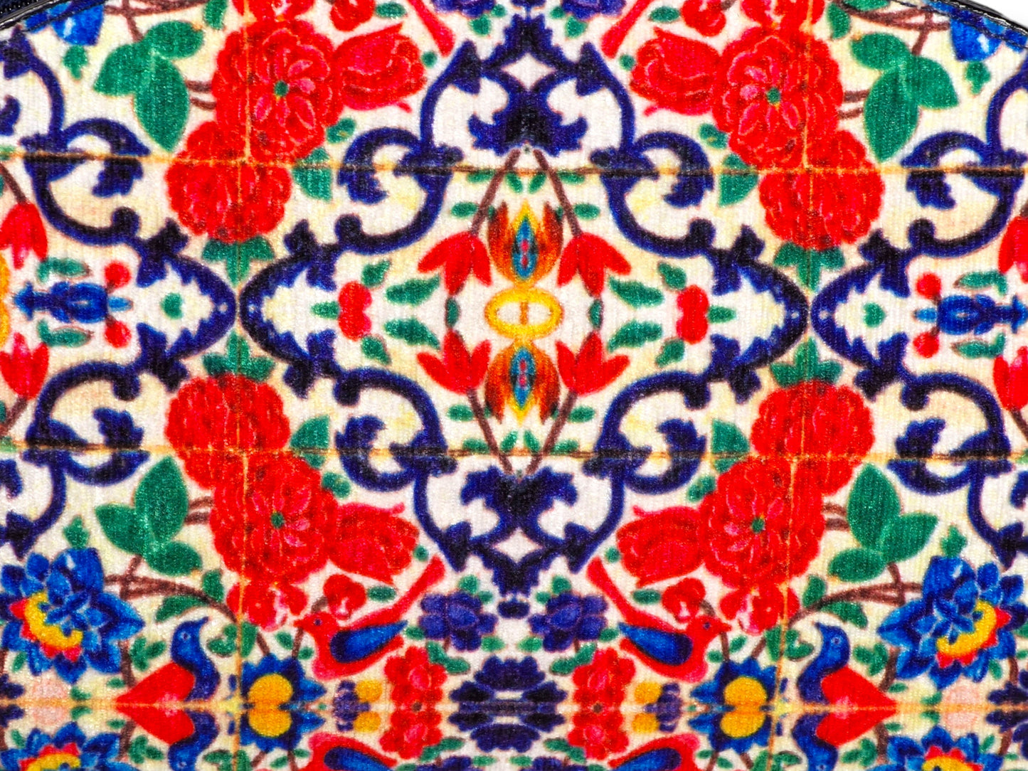 Bolso de cuero sintético azul con cadena dorada y pañuelo rectangular a juego, inspirados en los azulejos de la Madraza del Khan de Shiraz.