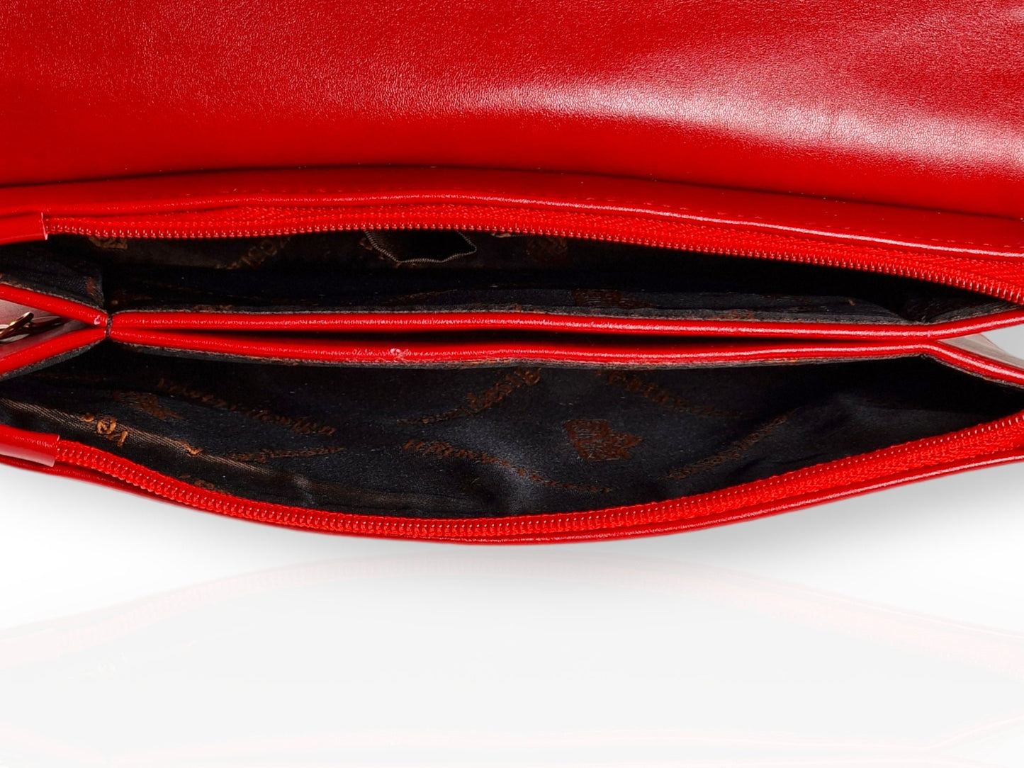 Bolso de mano de cuero sintético rojo y pañuelo rectangular a juego, inspirados en los azulejos de la mezquita Nasir ol Molk de Shiraz.