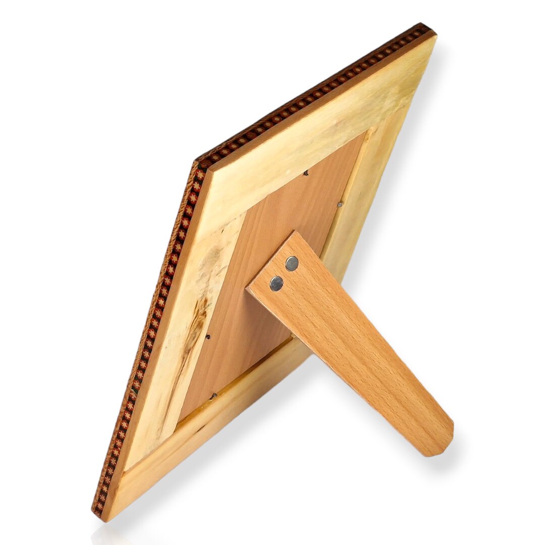 Espejo de madera decorado con miniatura persa esmaltada de diseño floral, iluminación en dorado (tazhib) y marquetería (khatam kari)