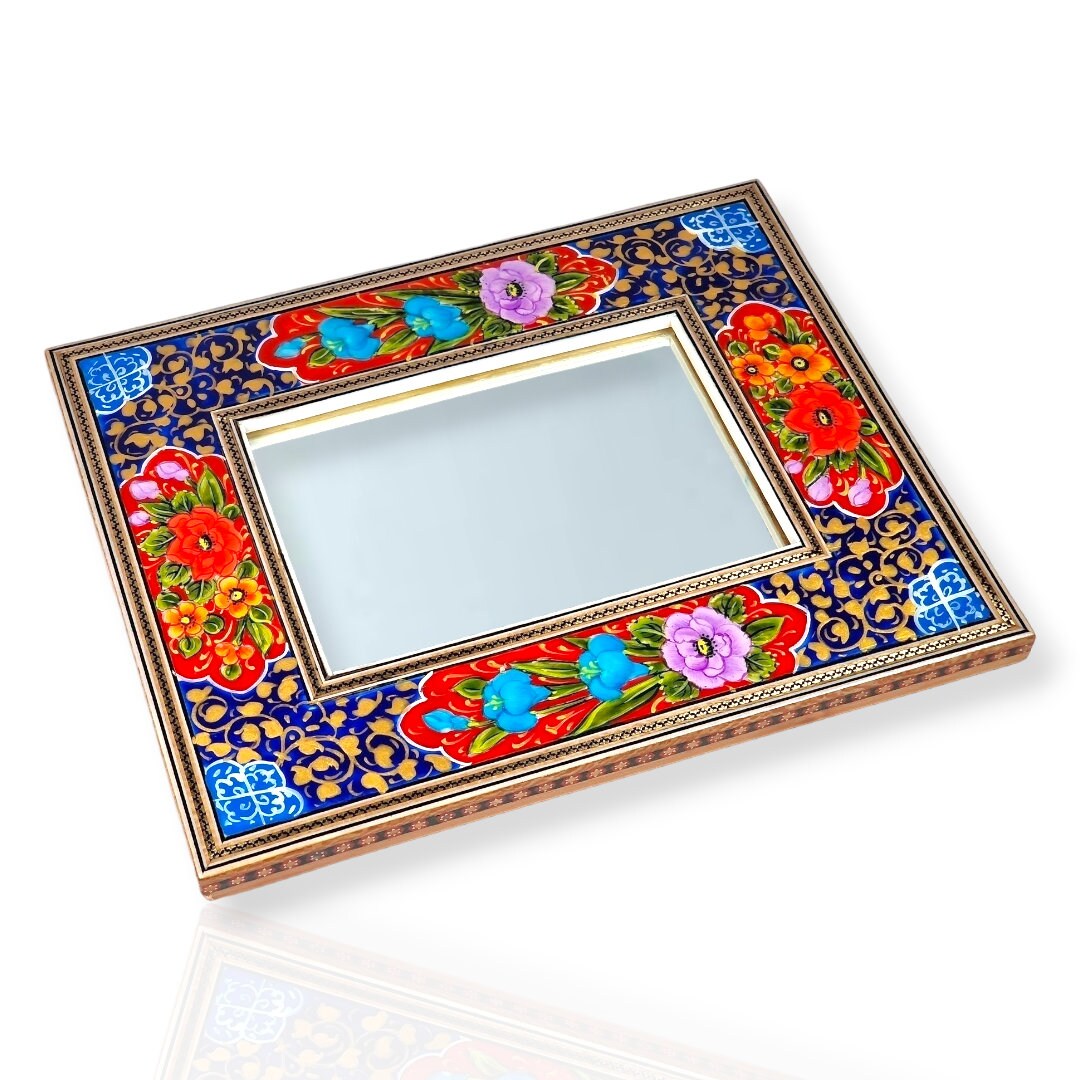 Espejo de madera decorado con miniatura persa esmaltada de diseño floral, iluminación en dorado (tazhib) y marquetería (khatam kari)