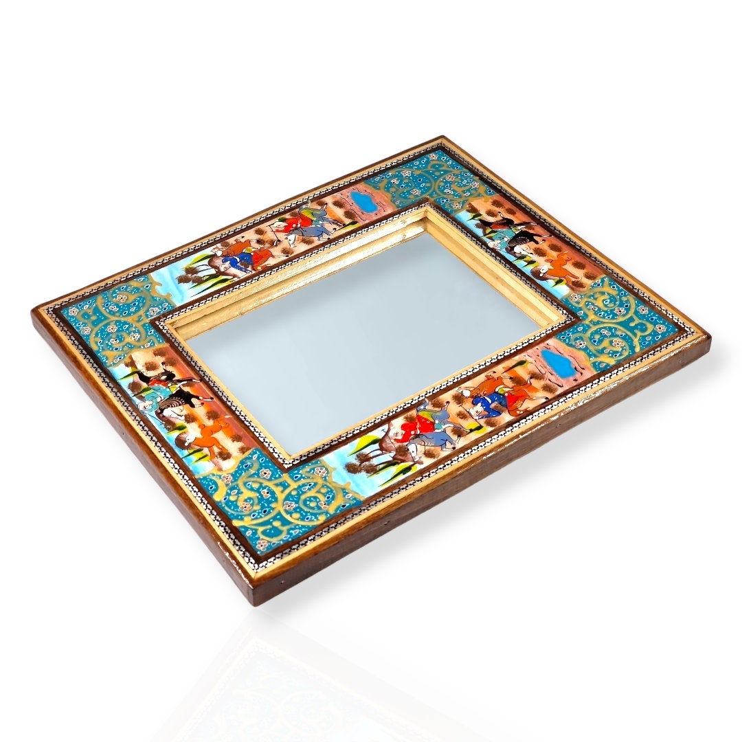 Espejo de madera decorado con miniatura persa esmaltada con un diseño de jinetes (chovgan), iluminación (tazhib) y marquetería (khatam kari)