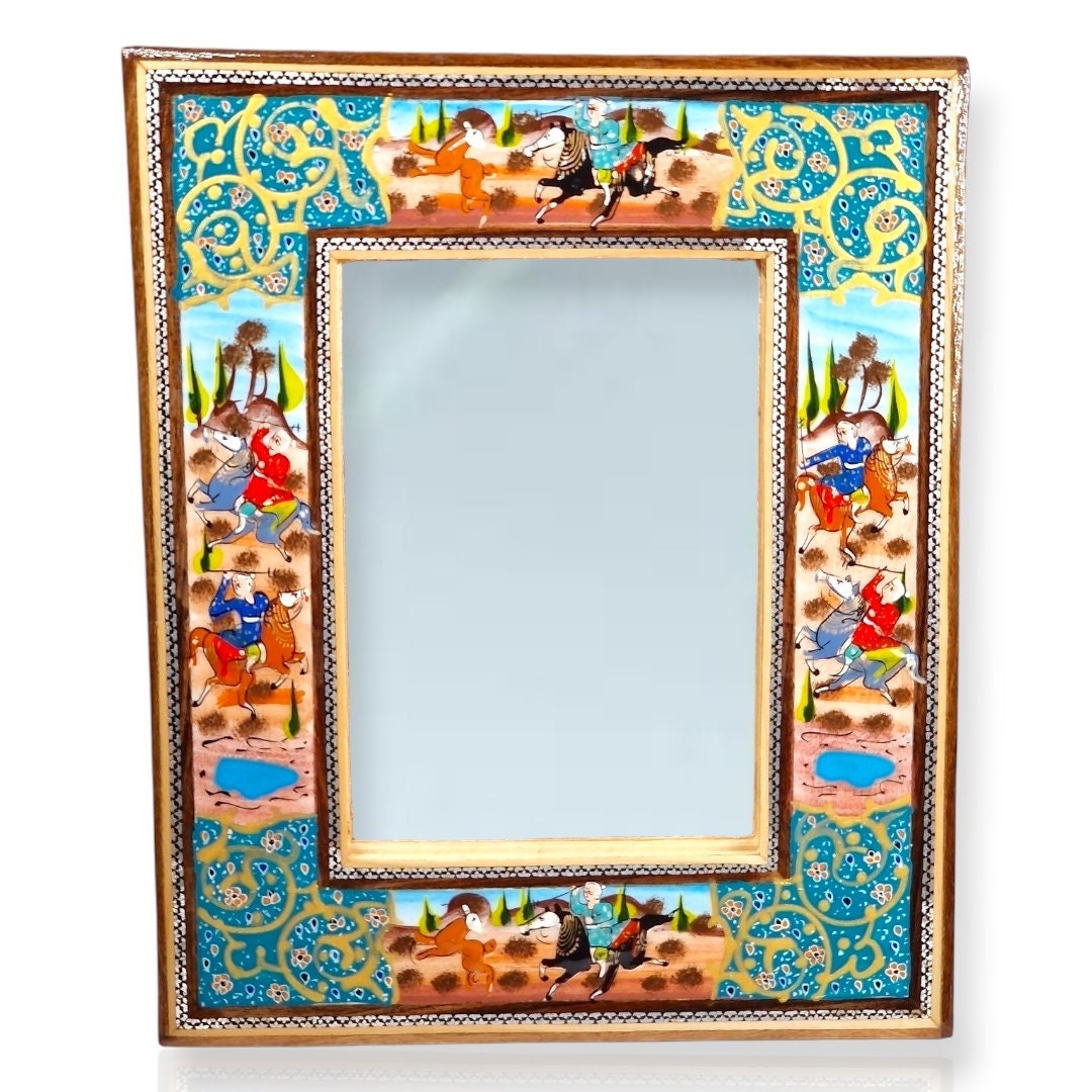 Espejo de madera decorado con miniatura persa esmaltada con un diseño de jinetes (chovgan), iluminación (tazhib) y marquetería (khatam kari)