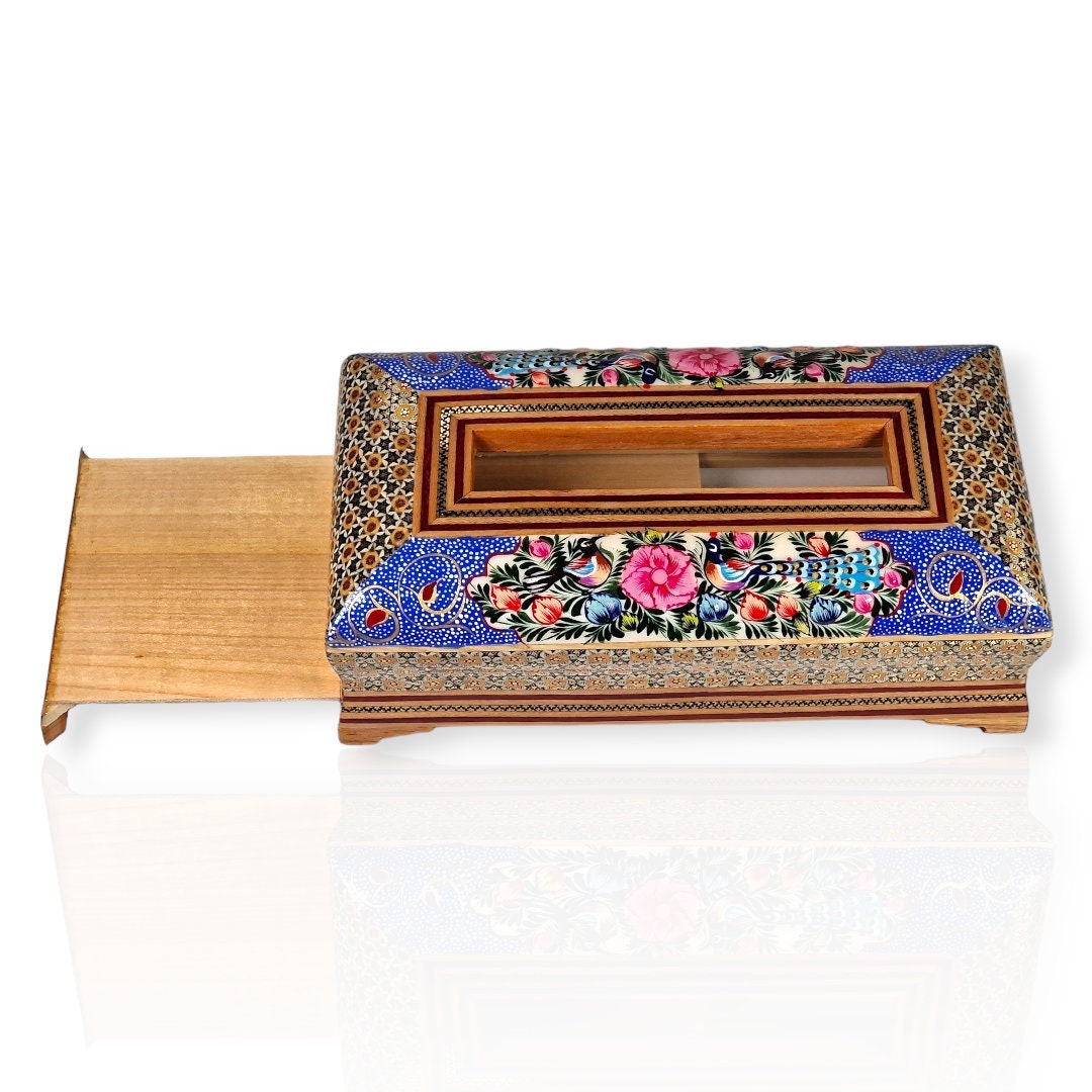 Servilletero de madera con marquetería o "khatam kari" de arte persa pintado a mano con un diseño en miniatura de flores y pájaros esmaltado