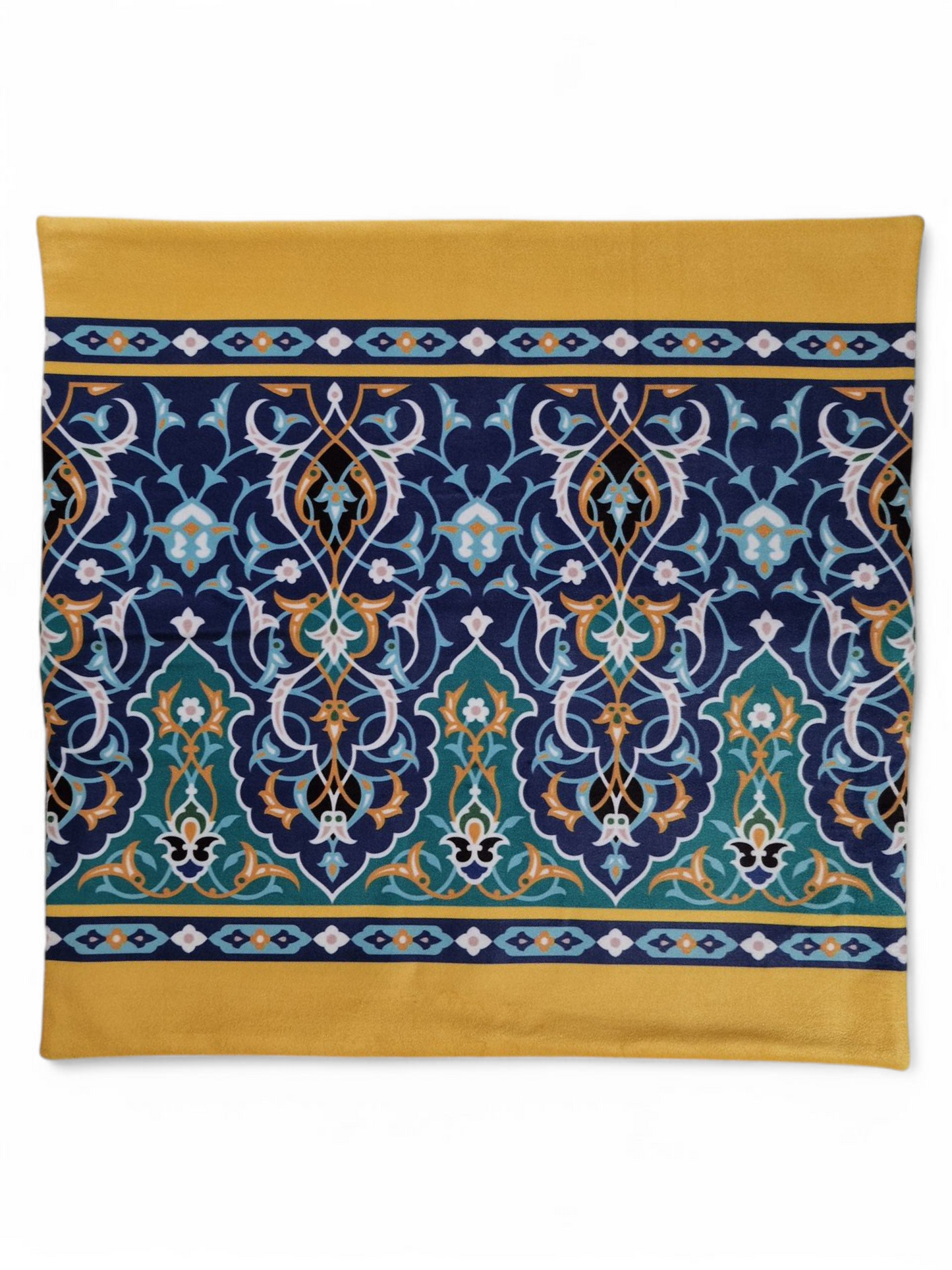 Funda de cojín inspirada en uno de los paneles de azulejos florales y de diseño Islimi, que decoran los muros de la Gran Mezquita de Yazd.