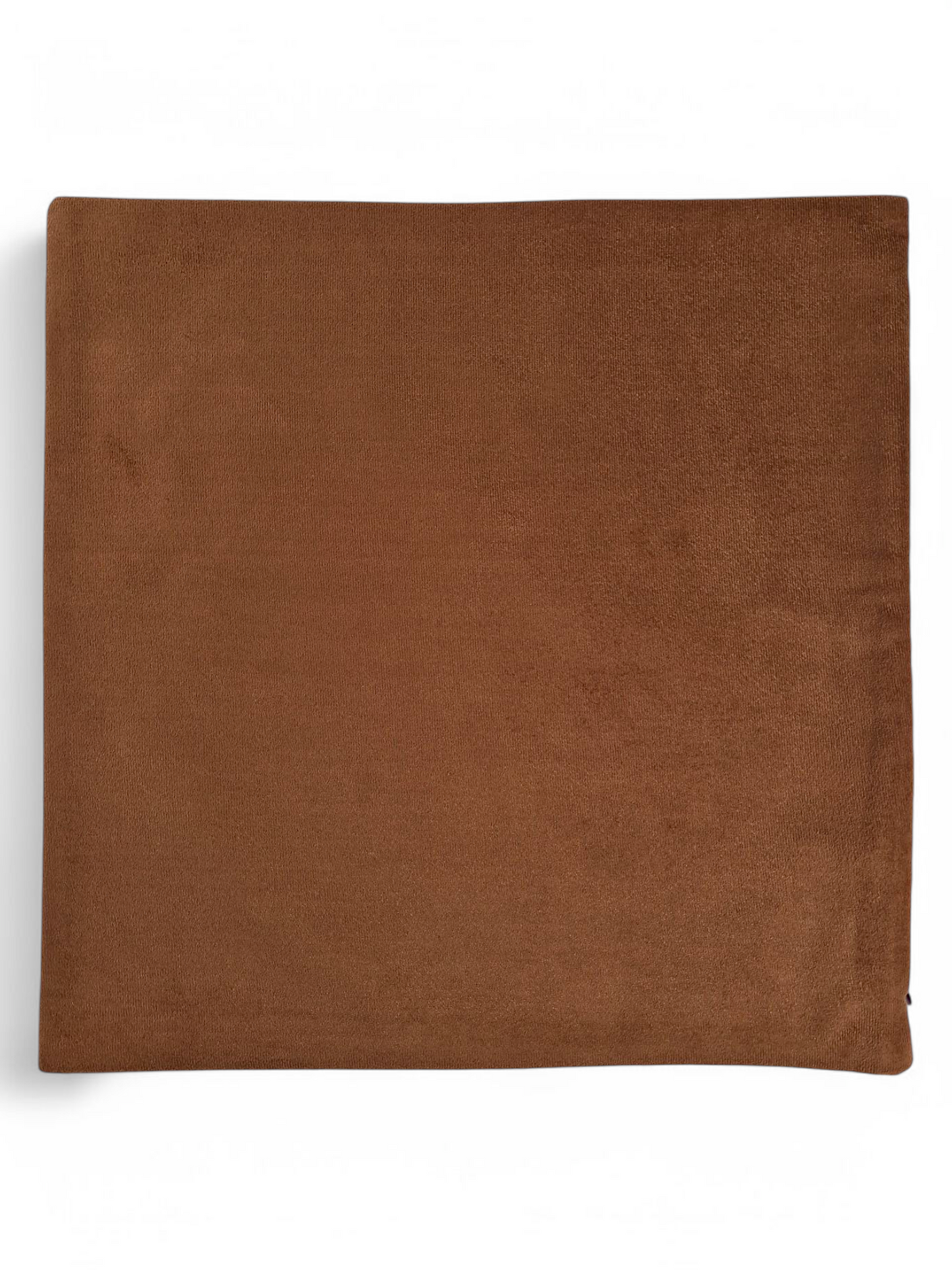 Funda de cojín inspirada en un diseño tradicional de alfombra persa estilo Isfahán en tono azul oscuro con reborde rojizo.