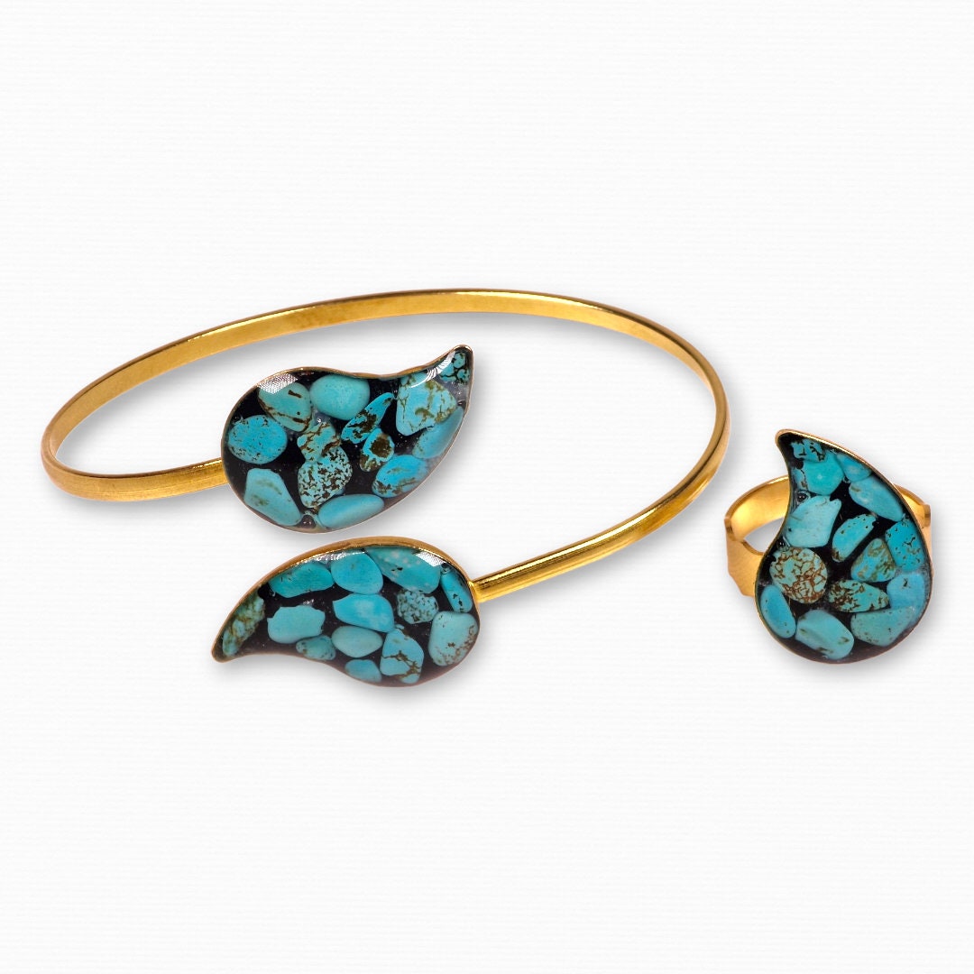 Pulsera y anillo ajustables elaborados en latón con el arte persa del "Firoozeh Koobi" o incrustación de turquesas y diseño de "boteh jeghe"