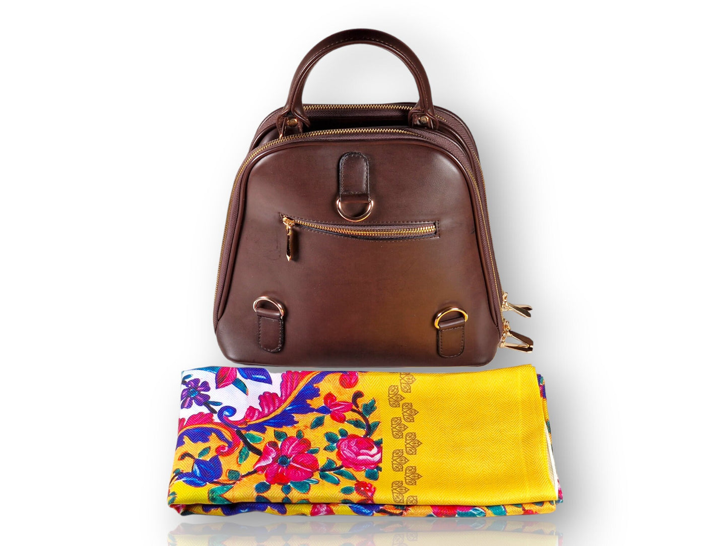 Mochila de cuero sintético marrón con asa y pañuelo cuadrado a juego,ambos inspirados en los azulejos de la mezquita Nasir ol Molk de Shiraz